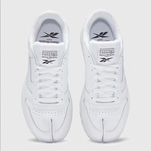 Maison Margiela Reebok Edition Classic Leather Tabi Sneakers- size 39